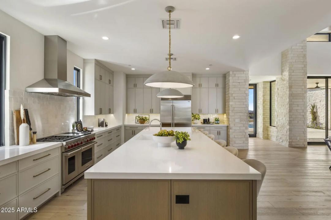 Real Estate Picture 16