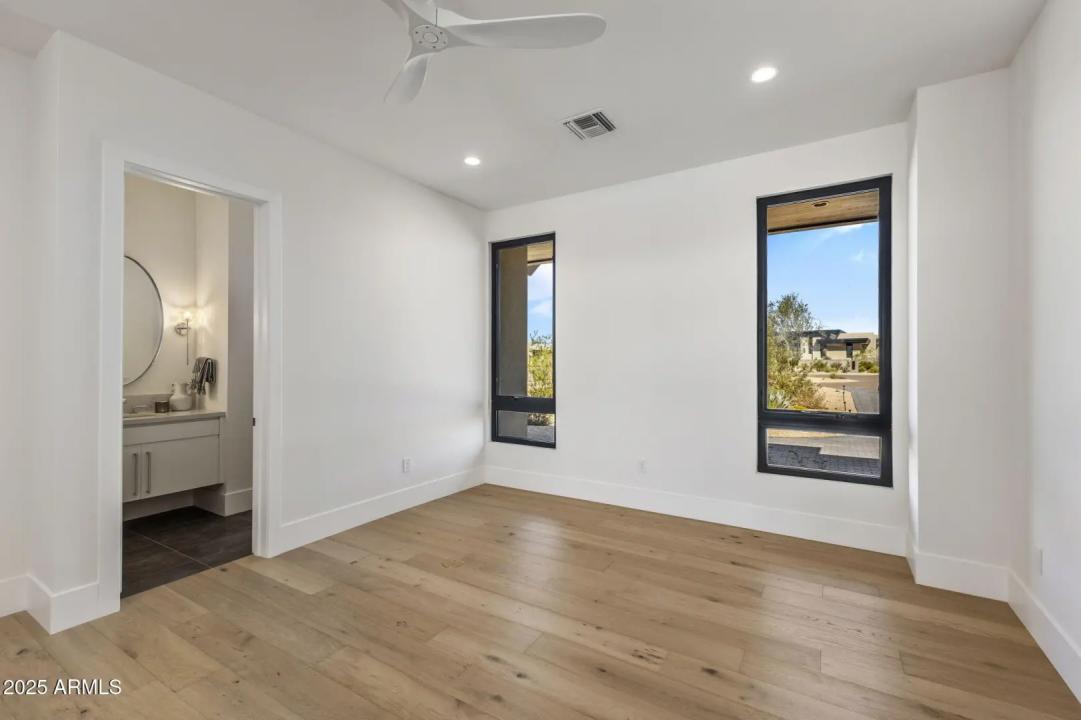 Real Estate Picture 24