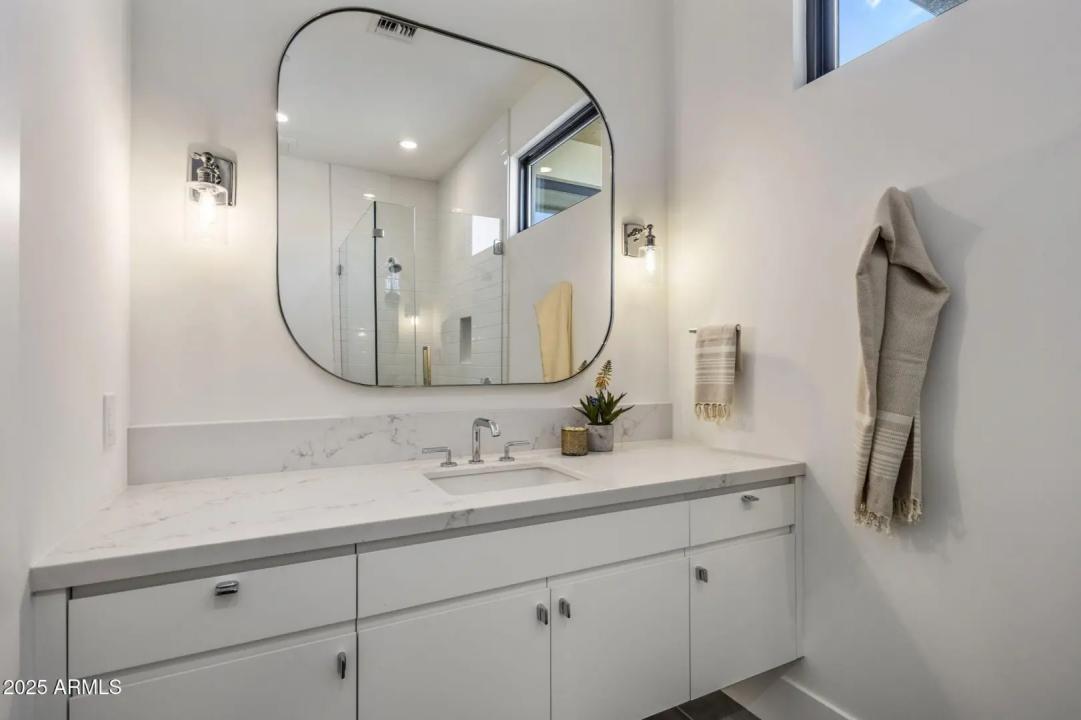 Real Estate Picture 29