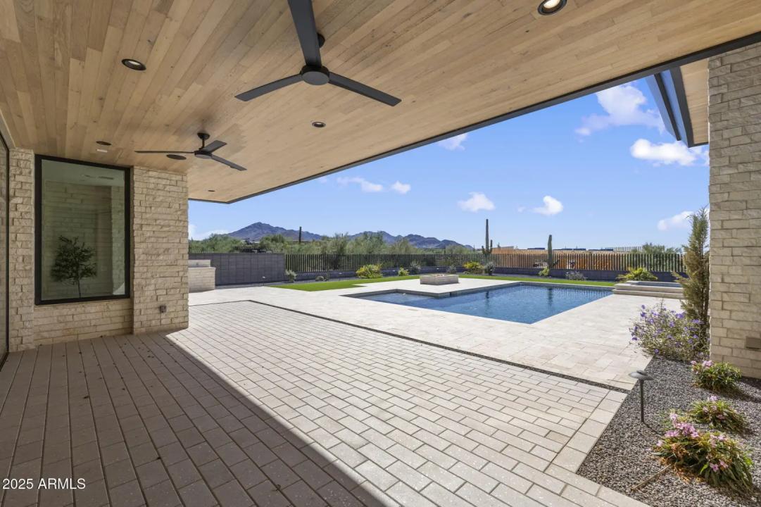 Real Estate Picture 32