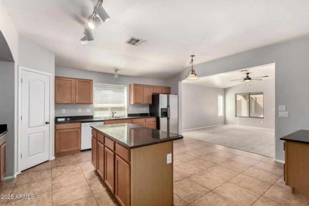 Real Estate Picture 11