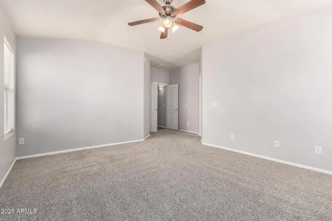 Real Estate Picture 14