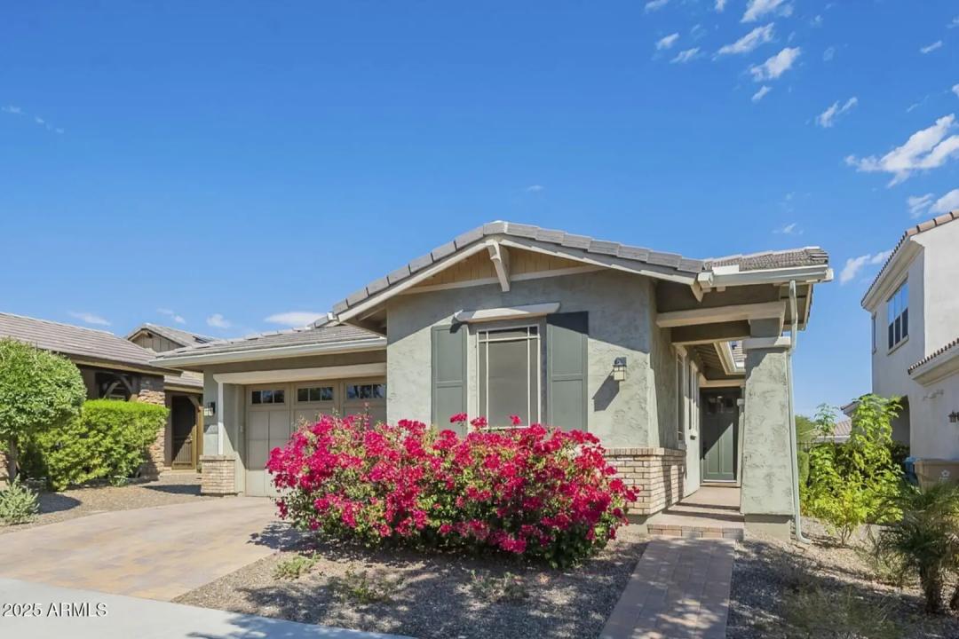 Real Estate Picture 11
