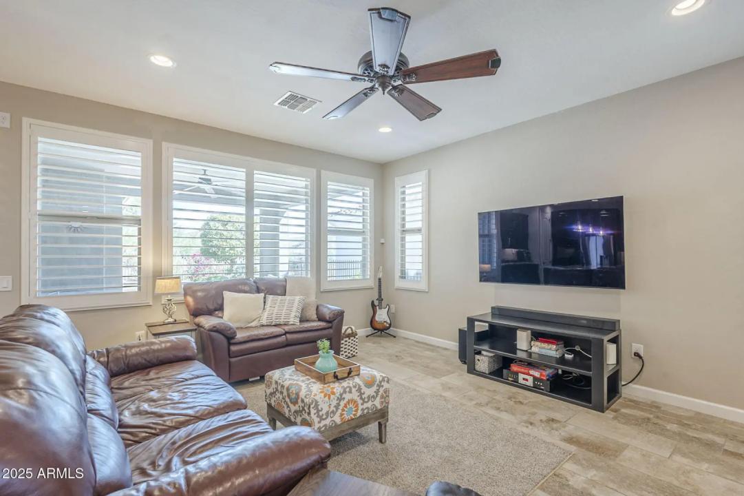 Real Estate Picture 17