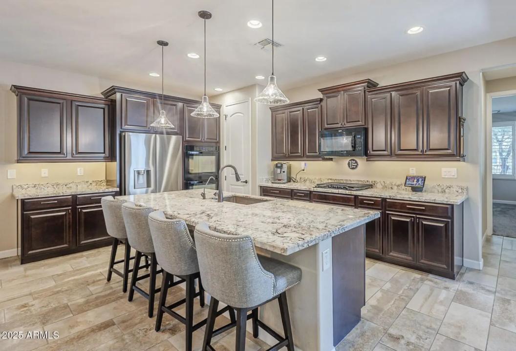 Real Estate Picture 3