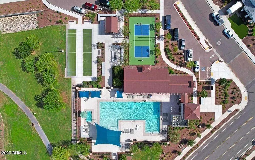 Real Estate Picture 4