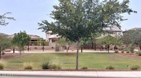 Real Estate Picture 8