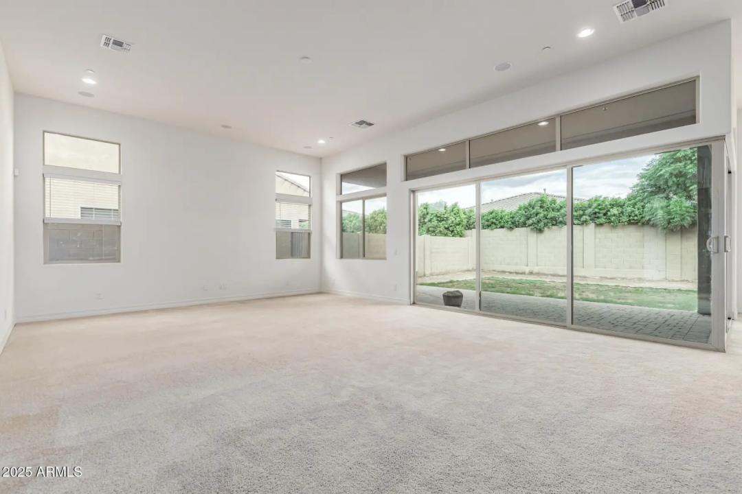 Real Estate Picture 16