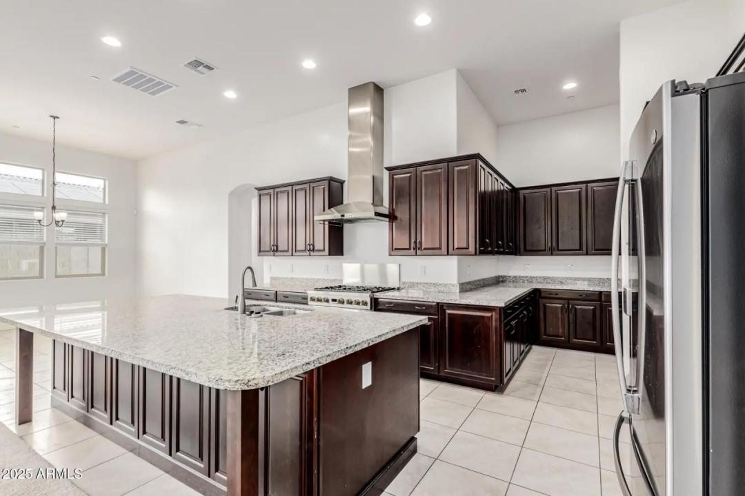 Real Estate Picture 8