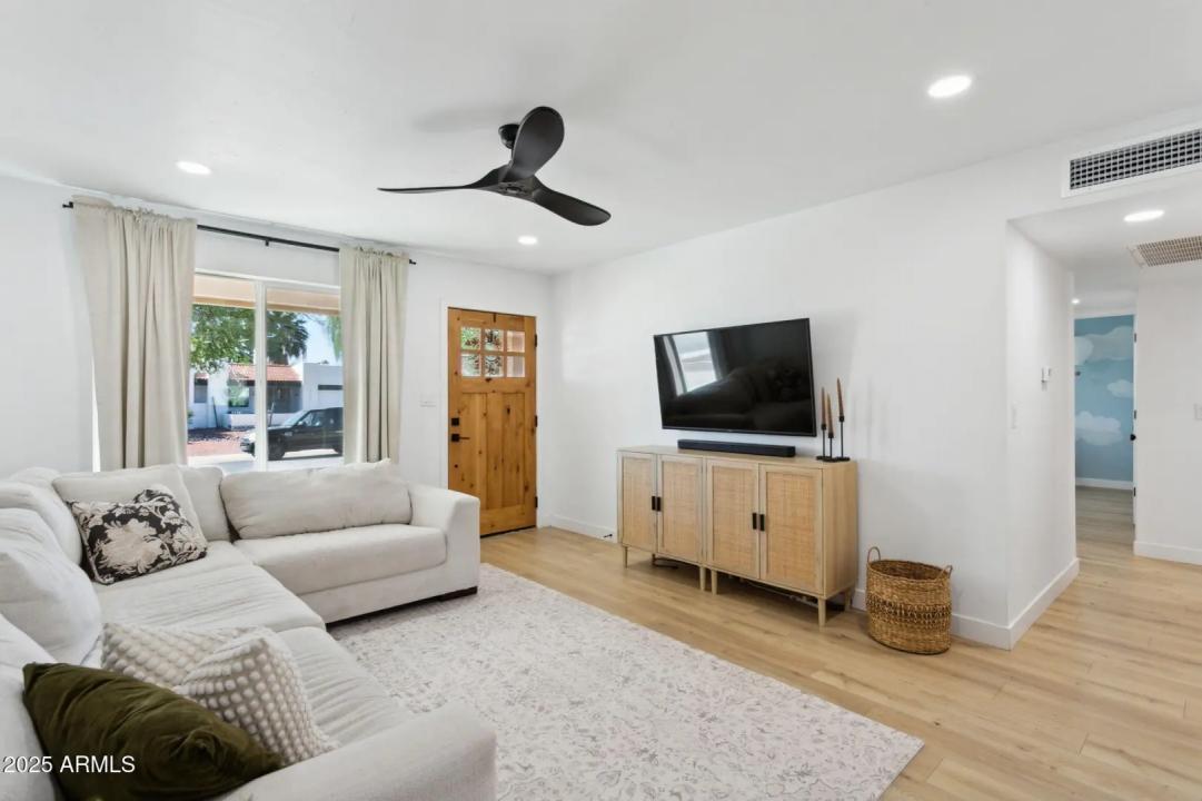 Real Estate Picture 3