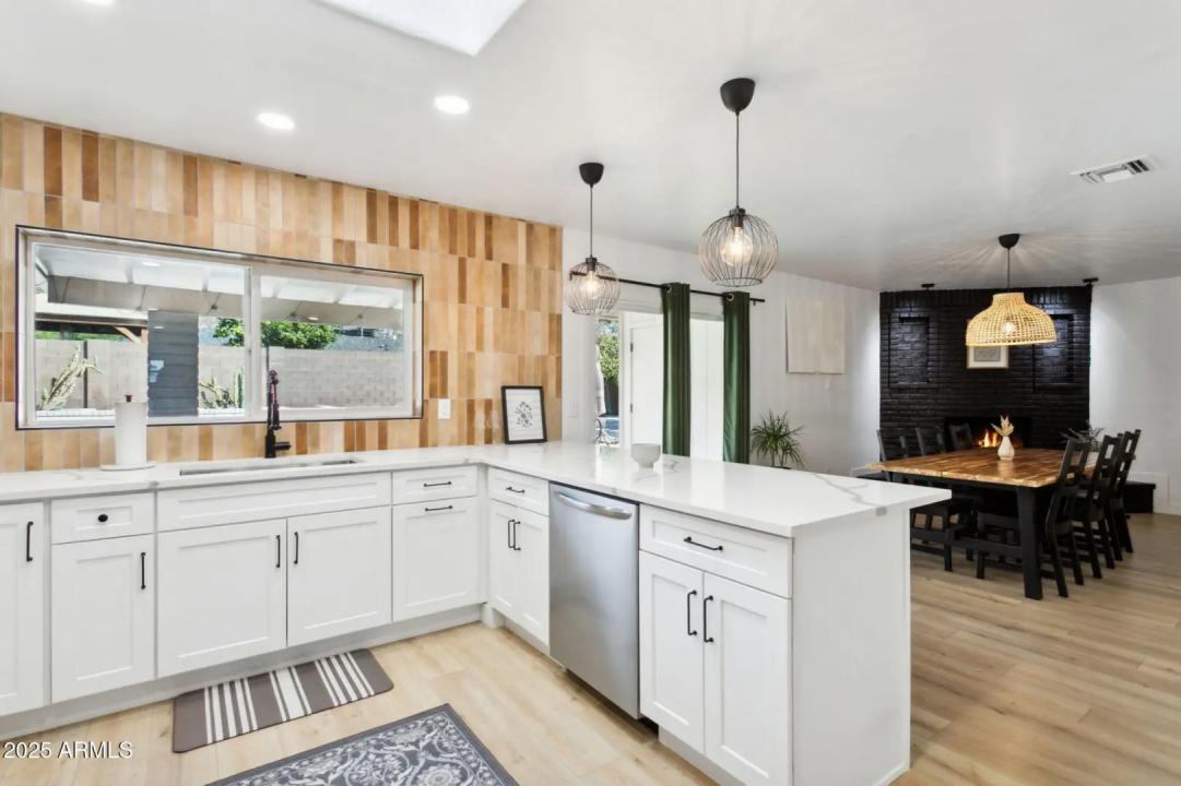 Real Estate Picture 5
