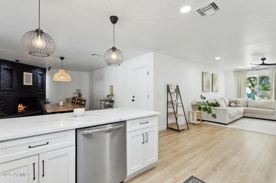 Real Estate Picture 7