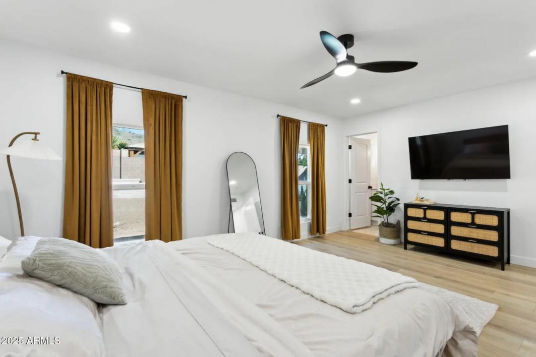 Real Estate Picture 11