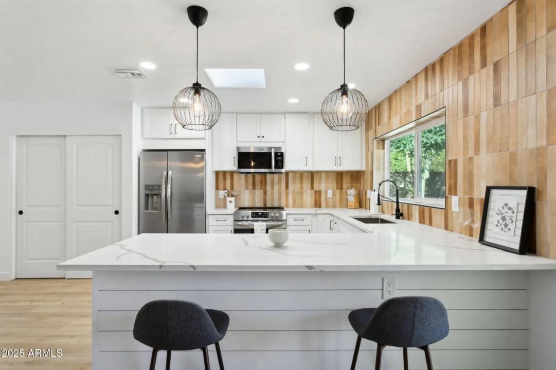 Real Estate Picture 6