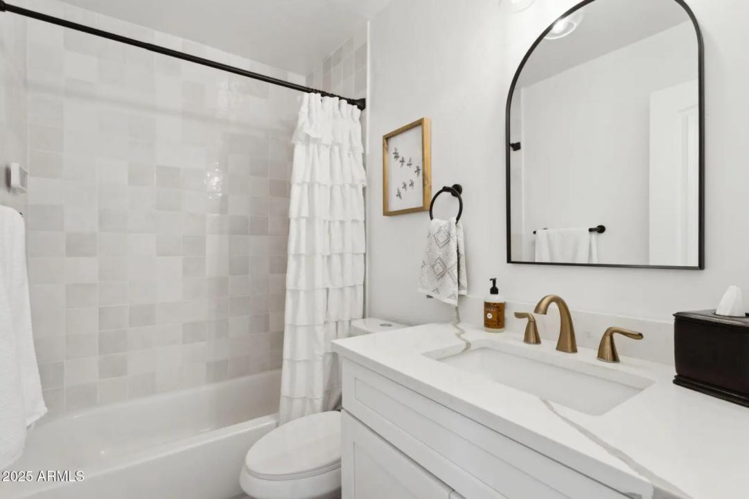 Real Estate Picture 16