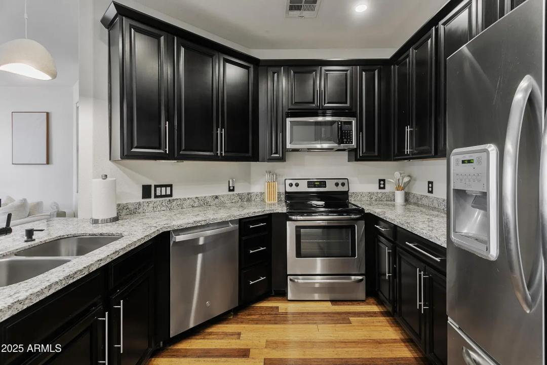 Real Estate Picture 9