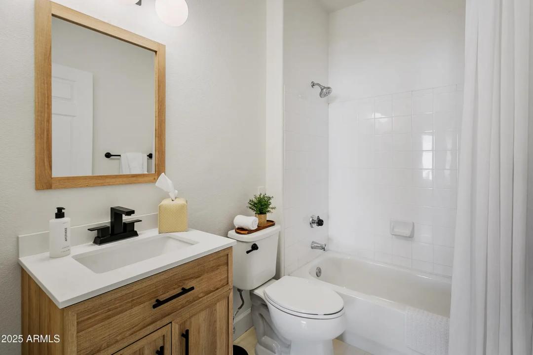 Real Estate Picture 12