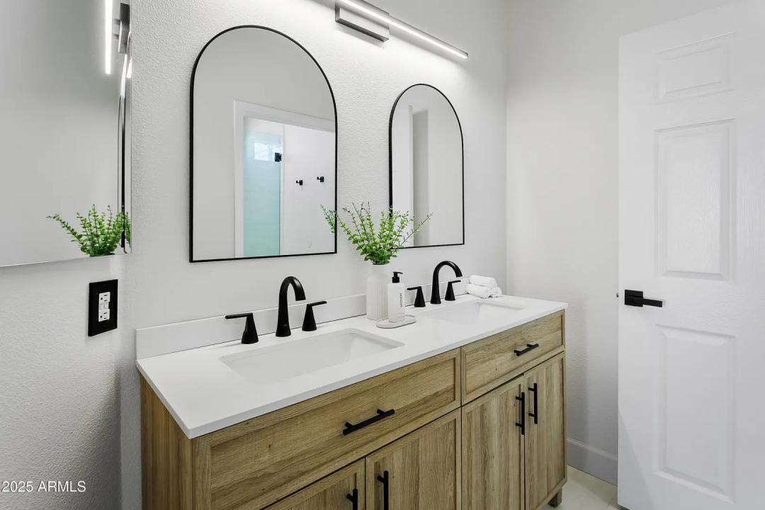 Real Estate Picture 16