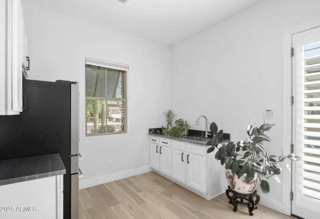 Real Estate Picture 7