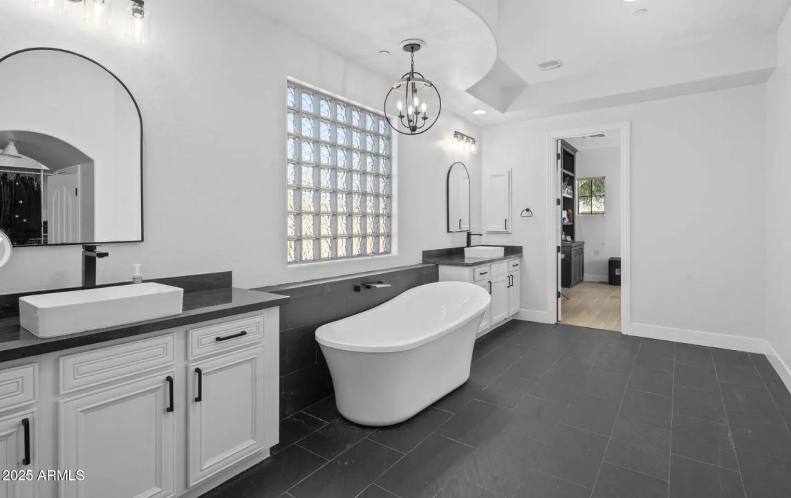 Real Estate Picture 11