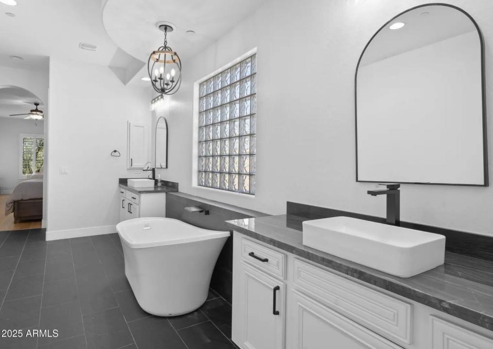 Real Estate Picture 12