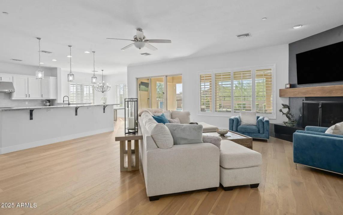 Real Estate Picture 14