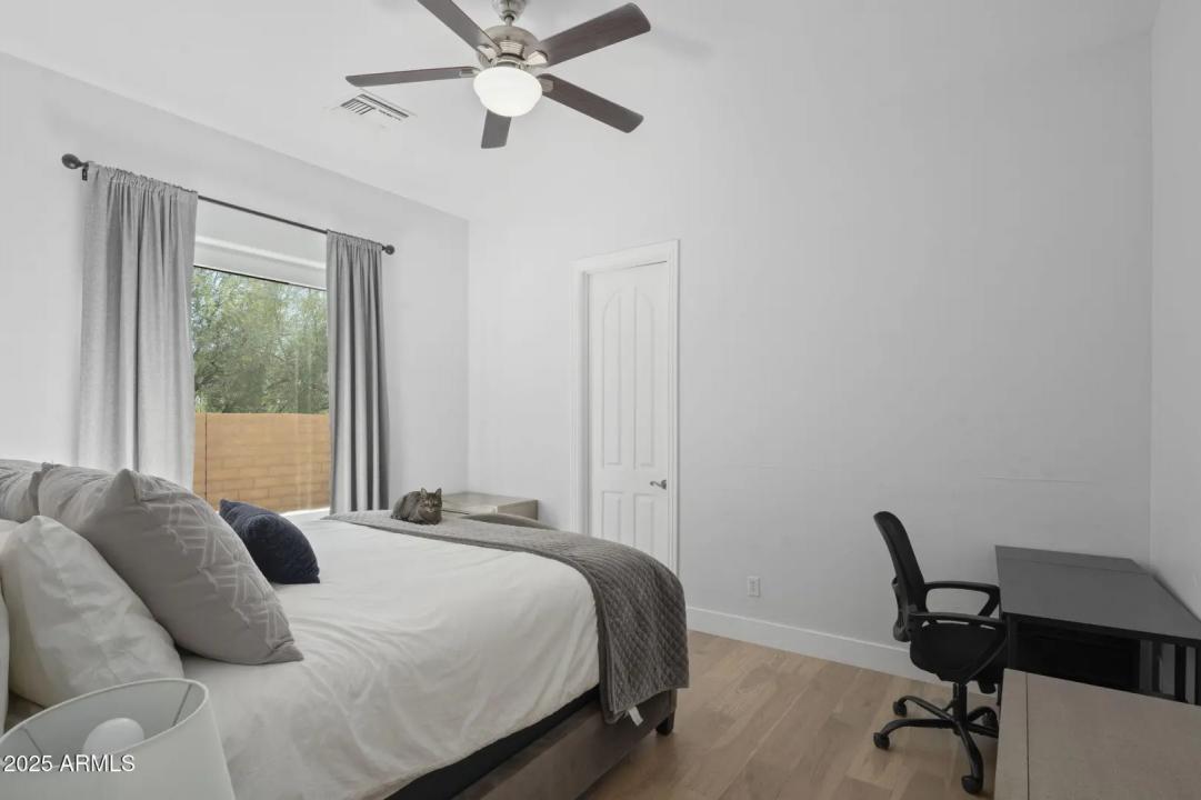 Real Estate Picture 25