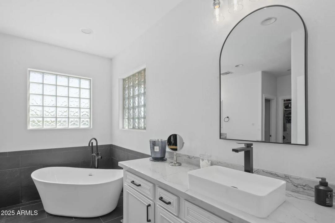 Real Estate Picture 32