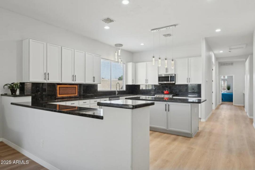 Real Estate Picture 16