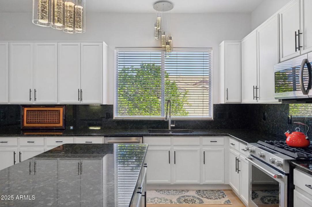 Real Estate Picture 19
