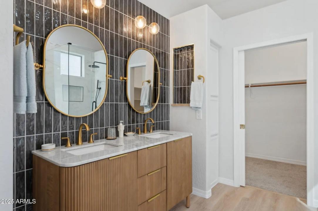 Real Estate Picture 4