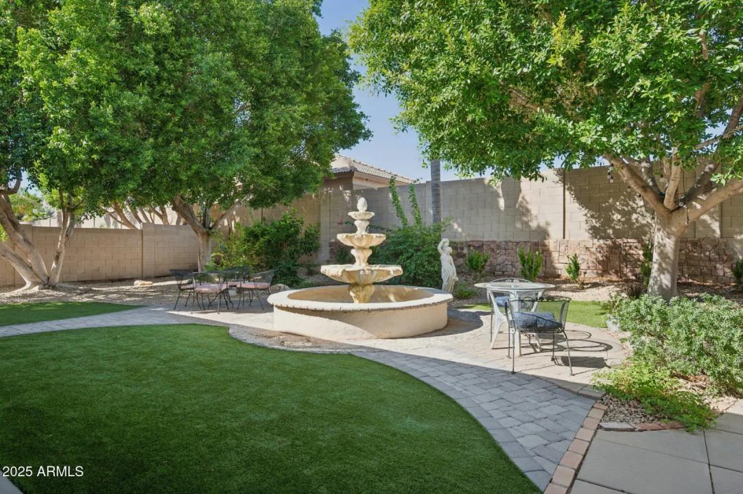 Real Estate Picture 5