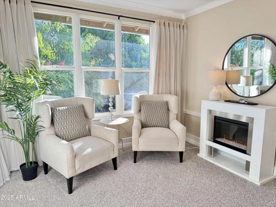 Real Estate Picture 12