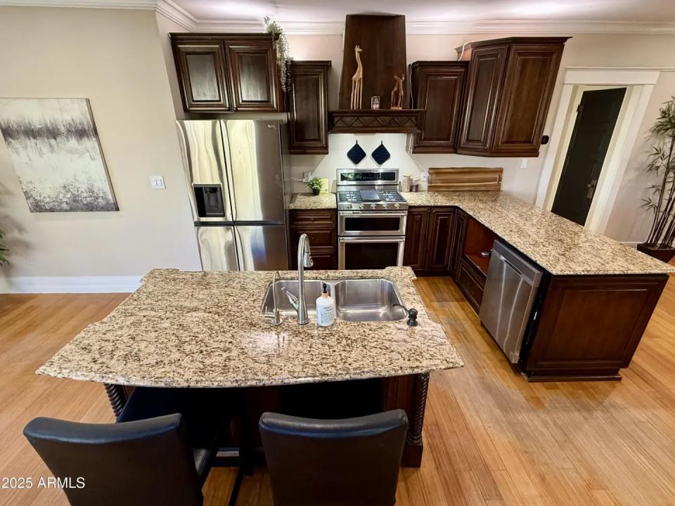 Real Estate Picture 8