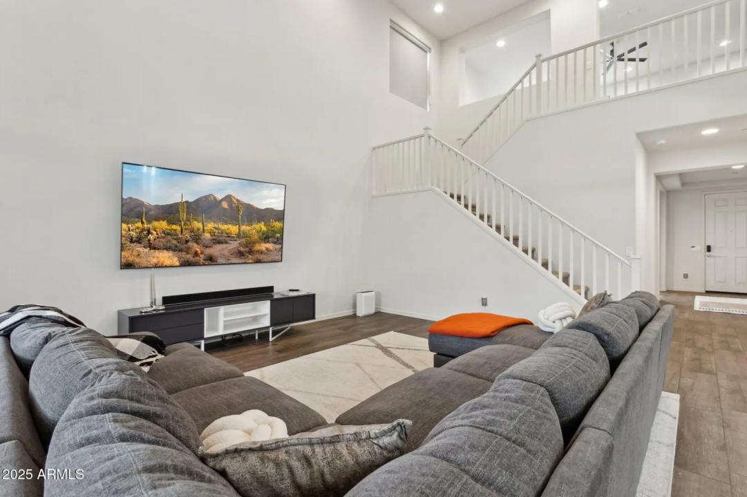 Real Estate Picture 5