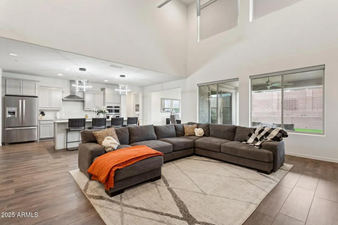 Real Estate Picture 3