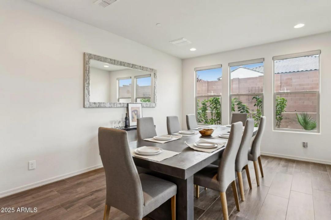 Real Estate Picture 12