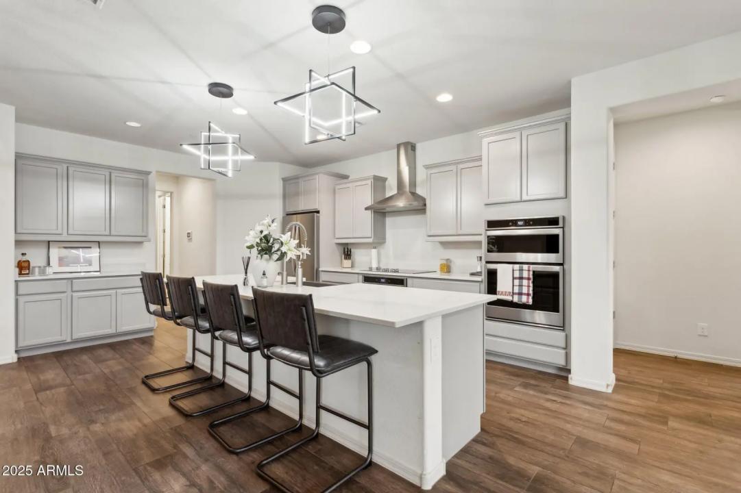 Real Estate Picture 10