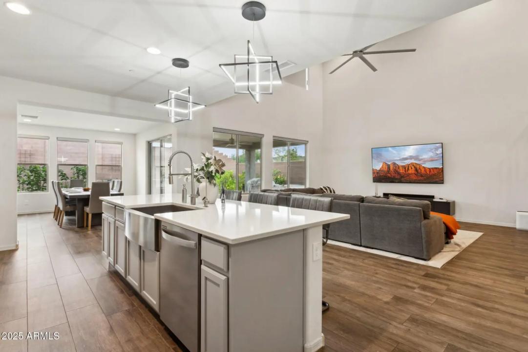 Real Estate Picture 8