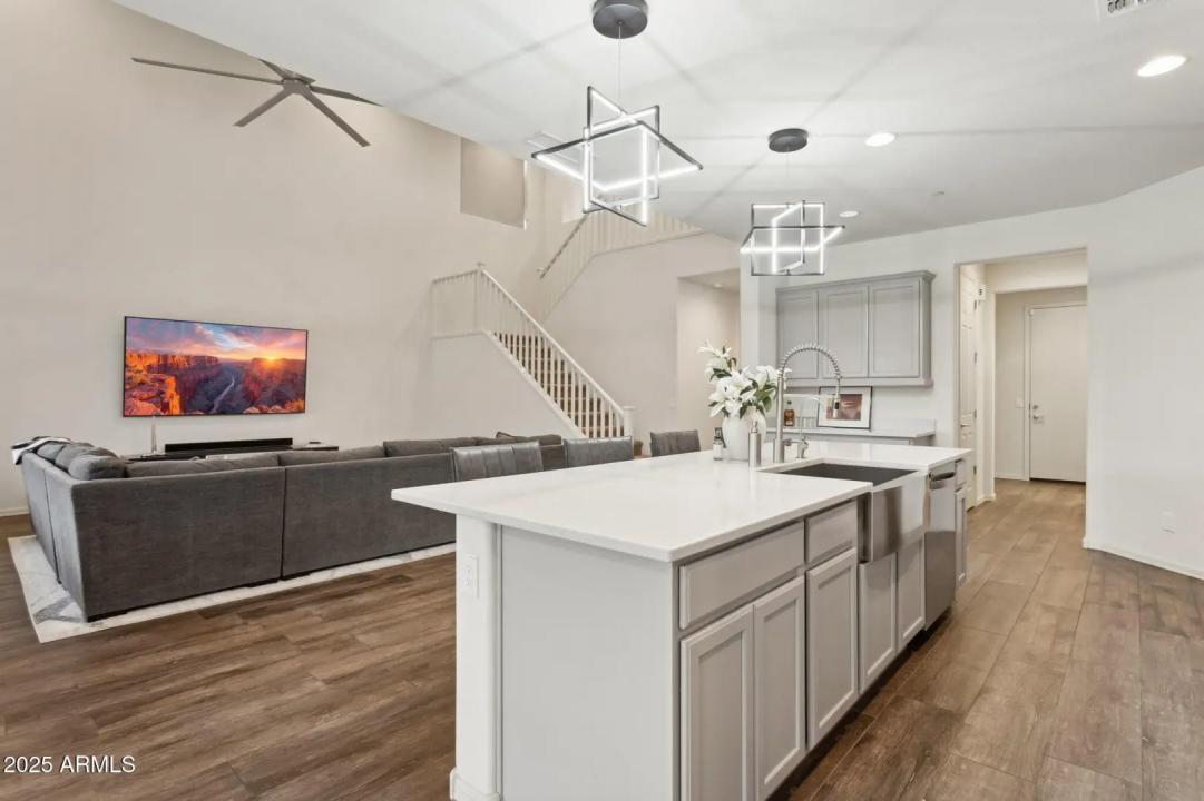 Real Estate Picture 7