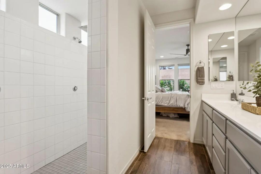 Real Estate Picture 16