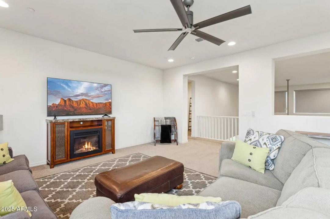 Real Estate Picture 24