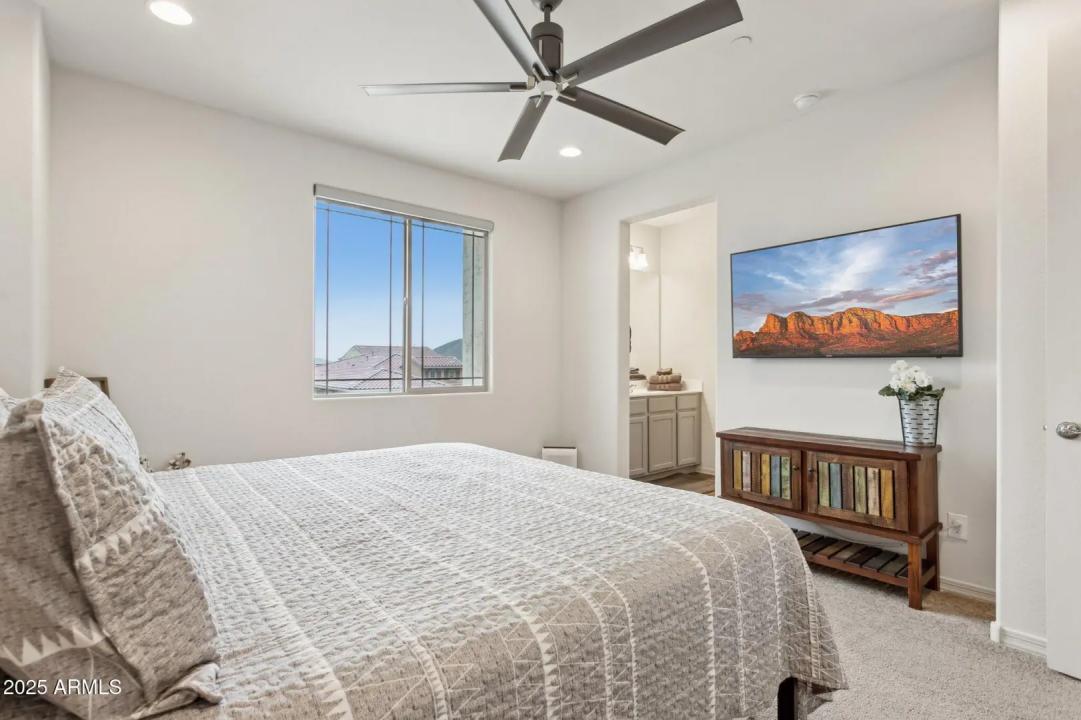 Real Estate Picture 32