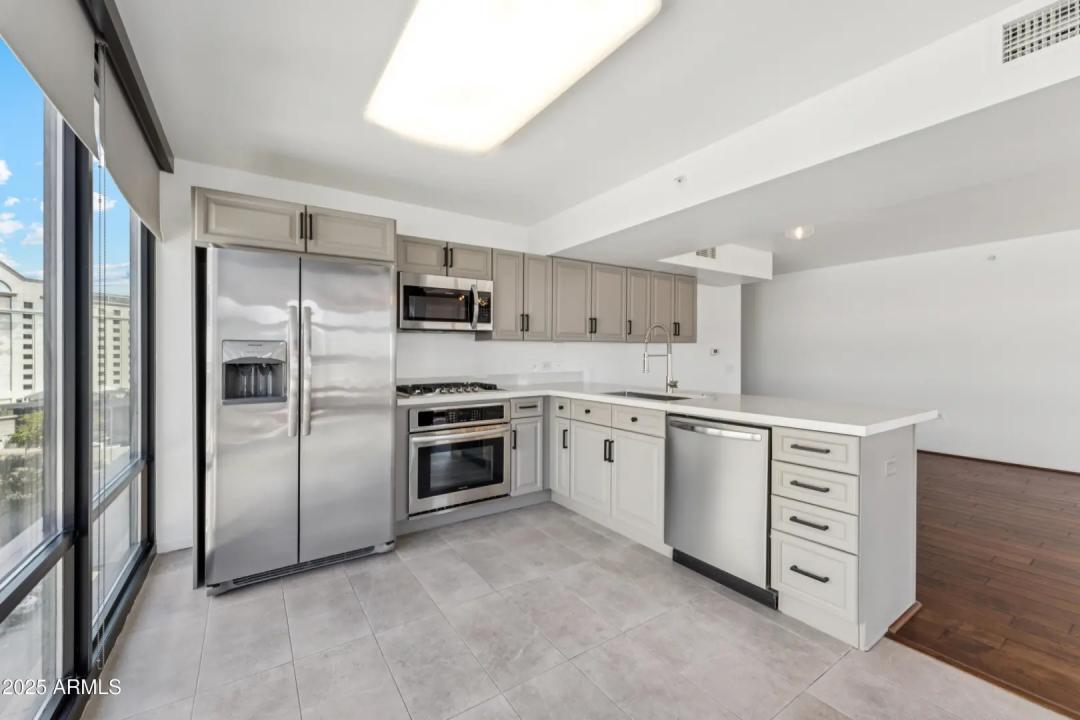 Real Estate Picture 5