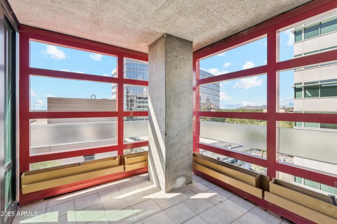Real Estate Picture 4