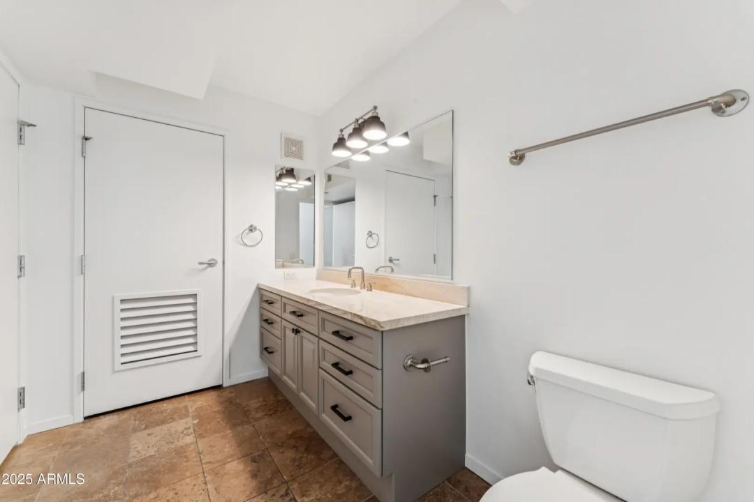 Real Estate Picture 14