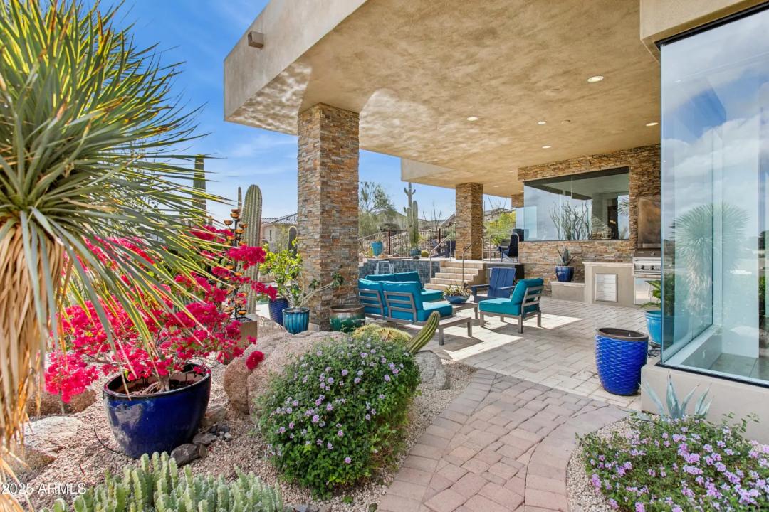 Real Estate Picture 7