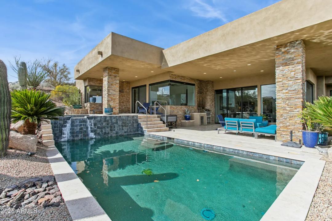 Real Estate Picture 11