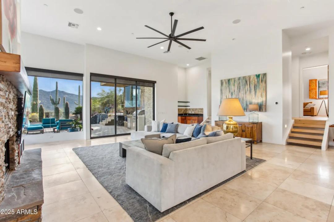 Real Estate Picture 4