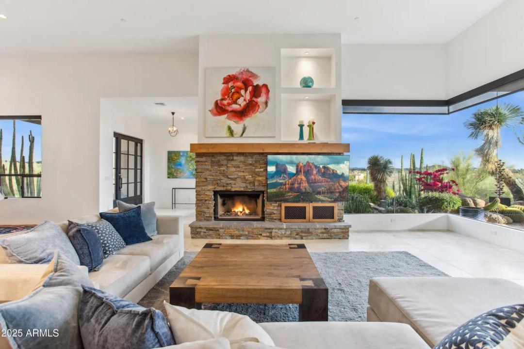 Real Estate Picture 14